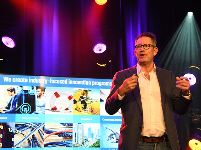 Ruud Hendriks op het podium tijdens de Accountantsdag 2019