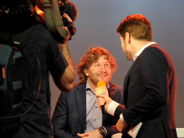 Arjan Brouwer wordt geïnterviewd