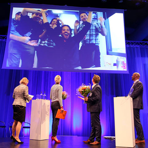 Virtuele uitreiking van de VRC Scriptieprijs 2016 aan Pieter Rensink op scherm tijdens de Dag van de Financial