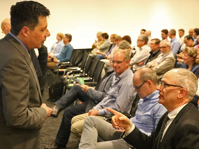 Deelnemers in de zaal tijdens de bijeenkomst van Afdeling Oost van de NBA over het visietraject