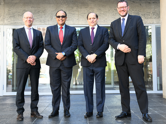 NBA-directeur Berry Wammes, Assocham-voorzitter Vikas Chaturvedi, ICAI-president Prafulla Chhajed en NBA-communicatieadviseur Lukas Burgering