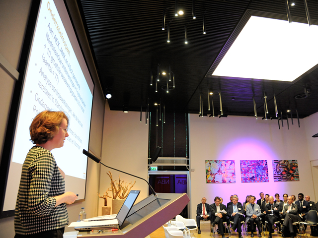 Foto Véronique Stoffels en publiek in de zaal