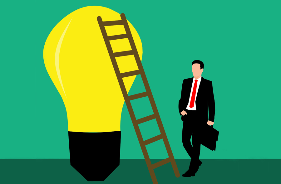 Illustratie zakenman bij trap tegen een grote gloeilamp