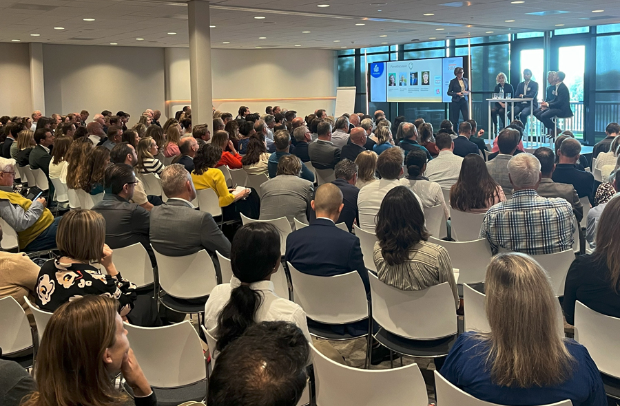 Deelnemers in de zaal tijdens de CSRD-werkconferentie op 15 september 2025