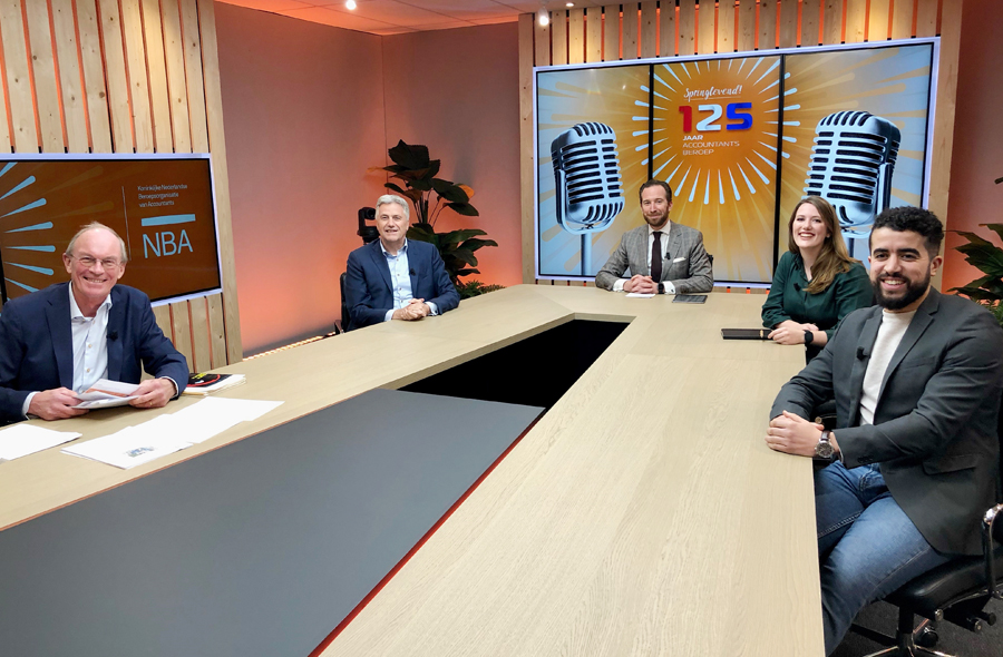 Gesprektafel met deelnemers Boomers vs Millennials
