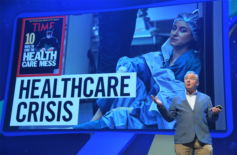 Marcel Levi op het podium tijdens Accountantsdag 2023