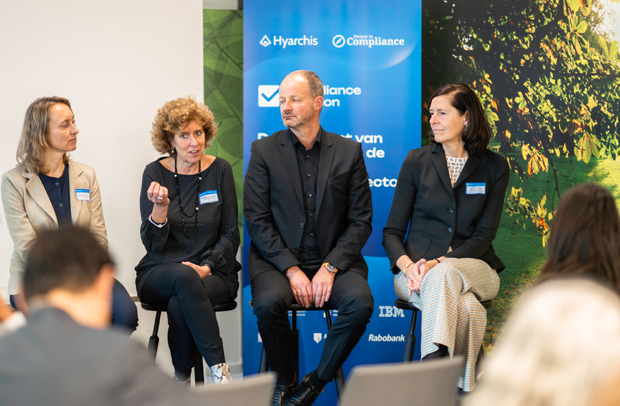 Marianne van Kimmenade en drie andere panelleden tijdens het Symposium Compliance in Action op 28 november 2023