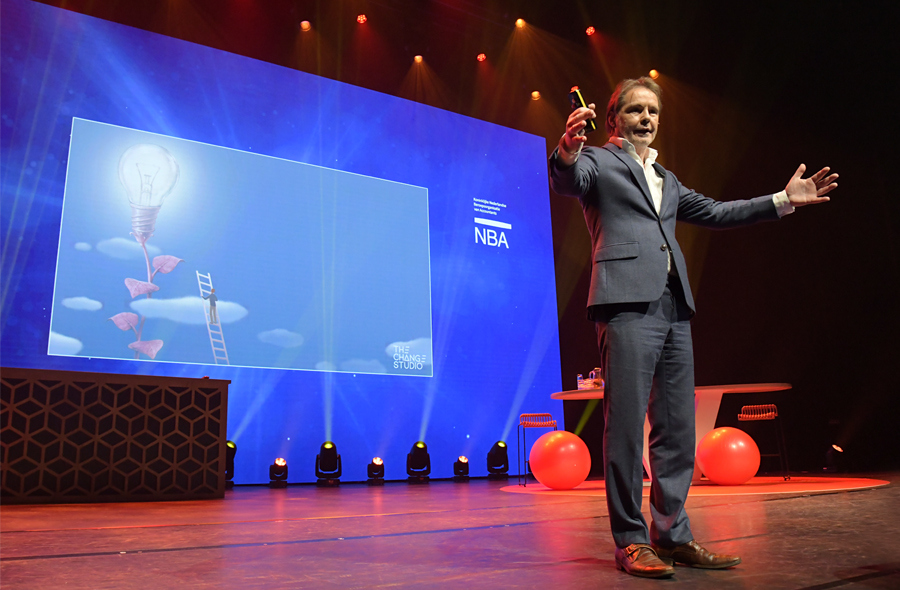 Arend Ardon op het podium tijdens de Accountantsdag 2024