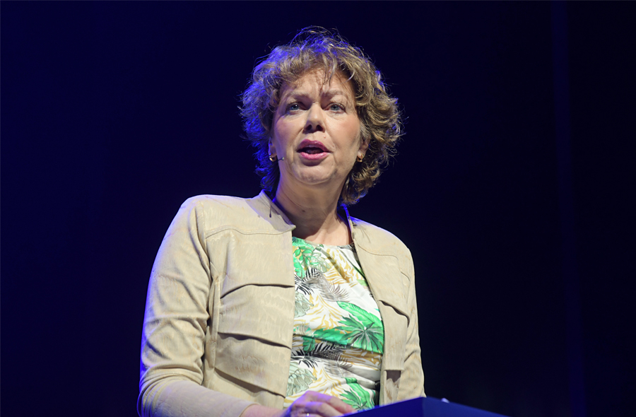 Ingrid Thijssen op het podium tijdens de Accountantsdag 2024