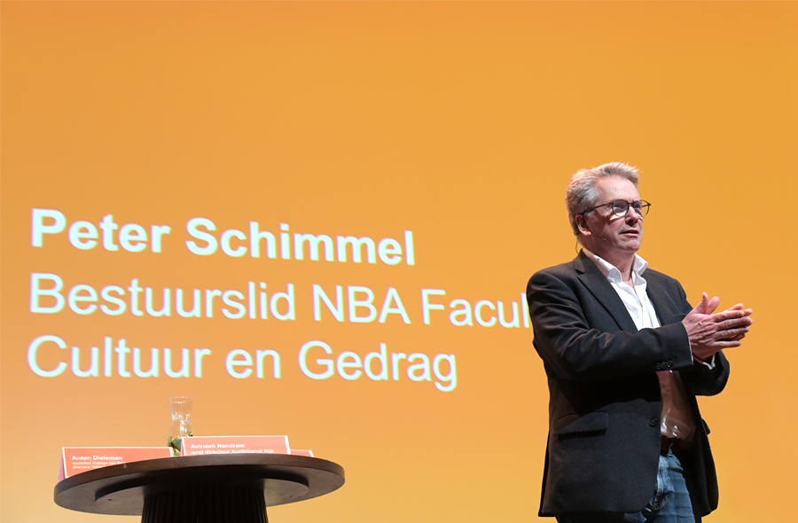 Peter Schimmel spreekt tijdens het impactdebat op 9 december 2024