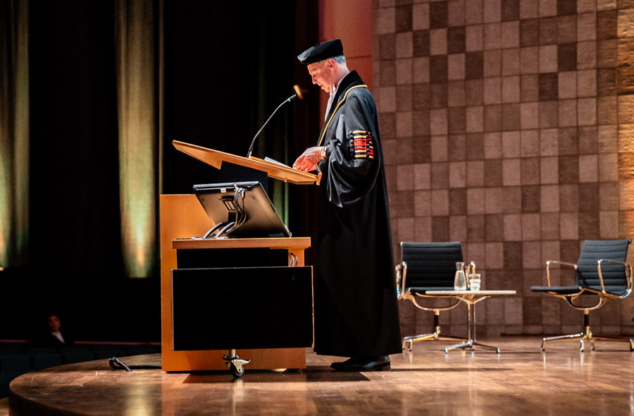 Martin Hoogendoorn tijdens zijn afscheidsrede op 13 maart 2026.