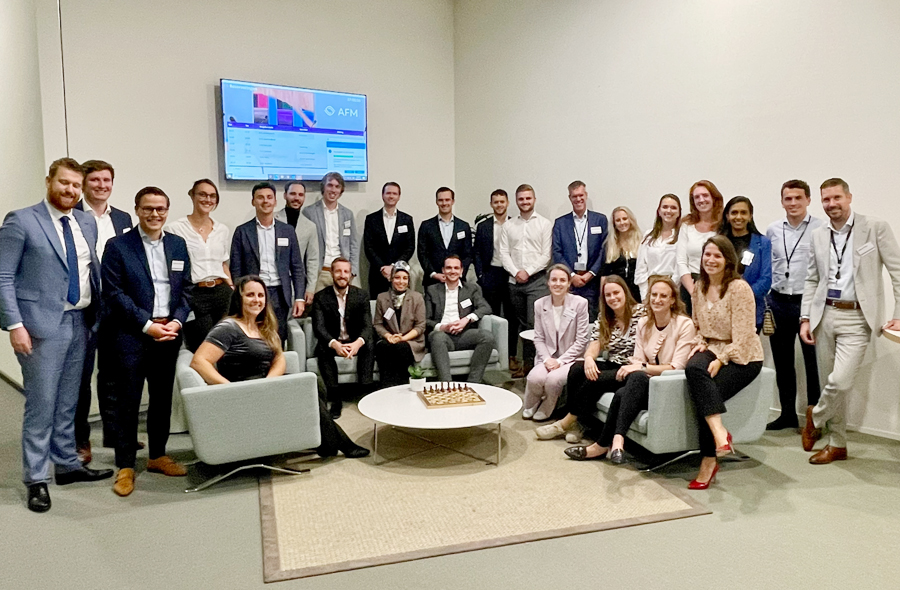 Groepsfoto deelnemers gesprek Young Profs en AFM