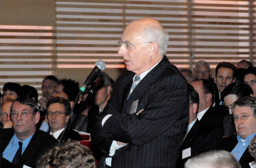 Corneel Spil tijdens de NIVRA-ledenvergadering in 2006