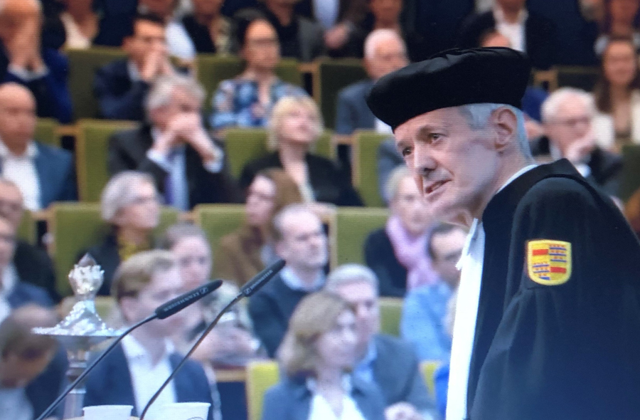 Leen Paape tijdens zijn afscheidscollege