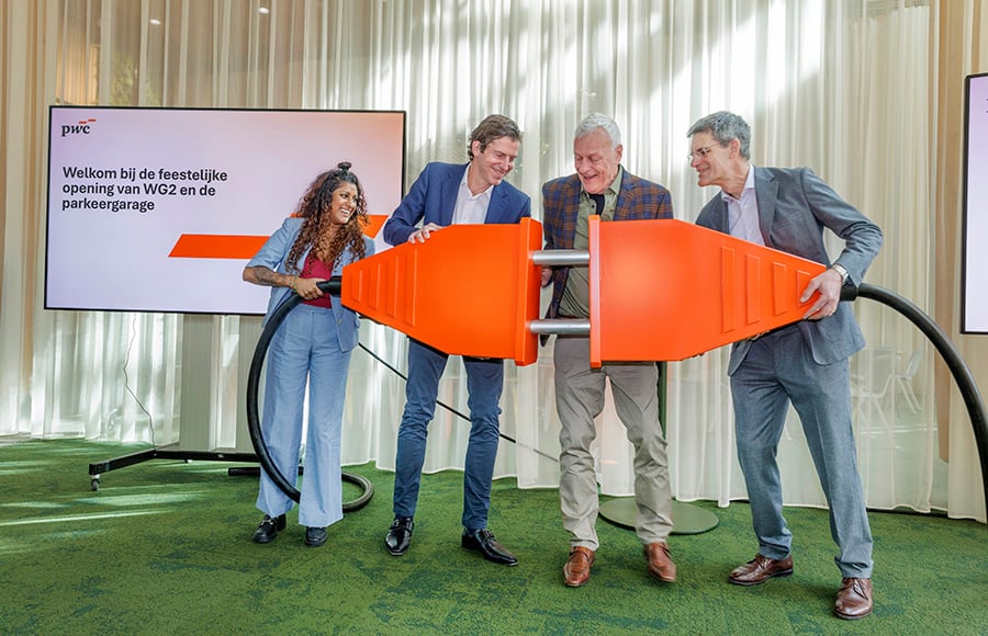 Sandra Doevendans, stadsdeelbestuurder Amsterdam Nieuw-West, Maarten van de Pol, voorzitter raad van bestuur van PwC Nederland, Albert van der Veldt, Mabo Trading en Florian Wagner, Managing Director van Quest Funds